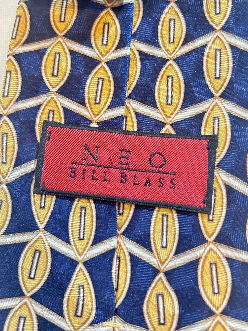 N.E.O. Bill Blass Men’s 100% Silk Tie Navy Gold Geometric Necktie